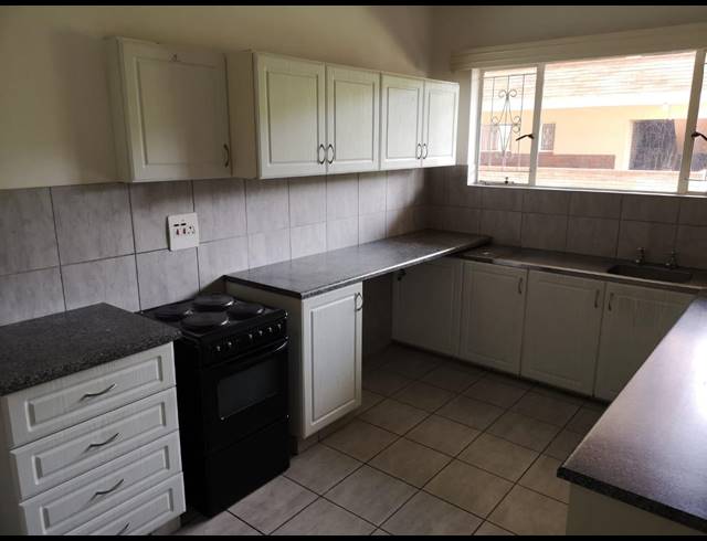 3 BEDROOM APARTMENT RENTED IN CLARENDON